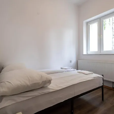 Family Victus In Close To The Seaside And The Town Centre By Renters Apartment *