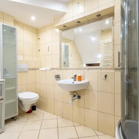 Family Victus In Close To The Seaside And The Town Centre By Renters Apartment Zoppot